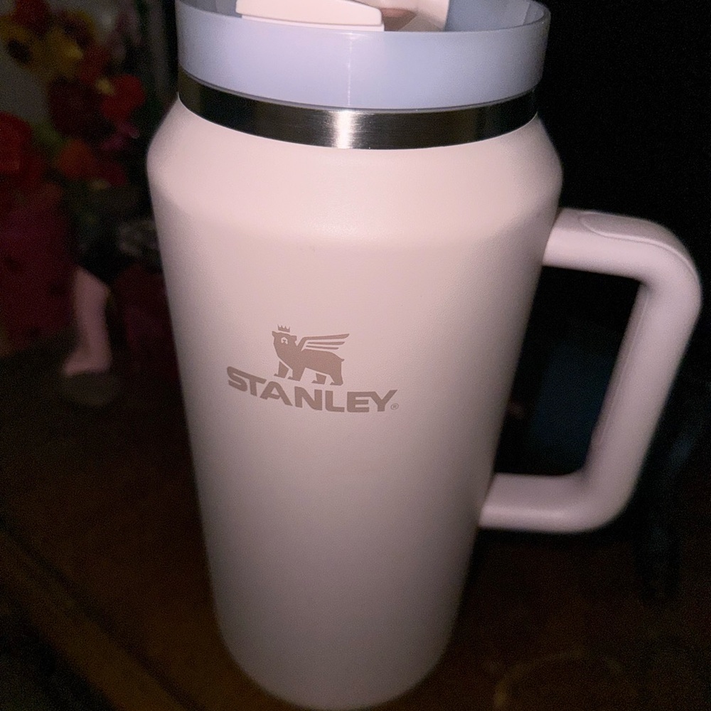 64oz rose gold Stanley